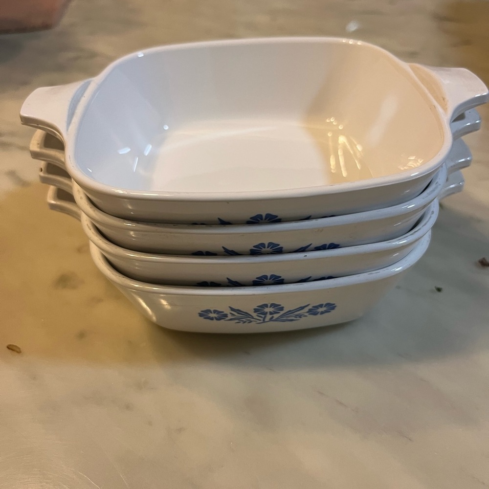Corningware  Petite casserole Dish (4) Firm Price !